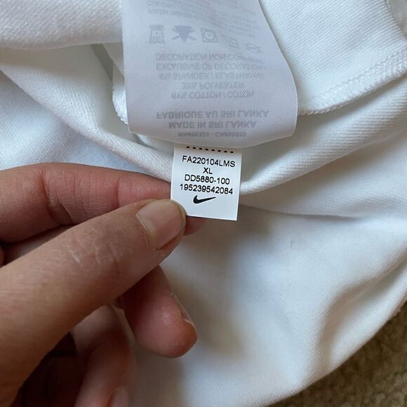 NIKE WMNS SLEEVELESS MOCK TOP WHITE SIZE XL - Picture 2 of 9